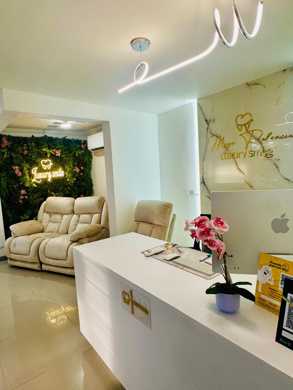 Interior de la clínica Majo Palencia Luxury Smile en Laureles, Medellín