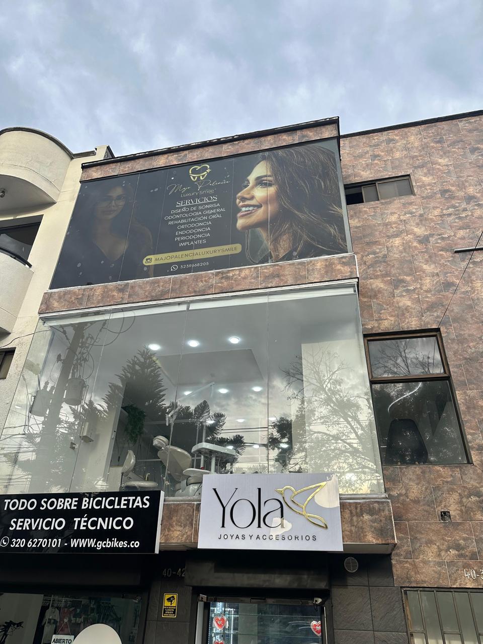 Fachada de Majo Palencia Luxury Smile en Laureles, Medellín